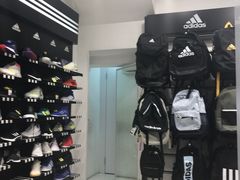 -阿迪达斯(澳门水坑尾街店)