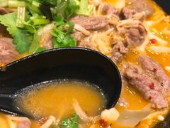 麻辣金针菇牛肉米线-鹿园鱼汤米线