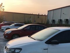 -奥特莱斯停车场