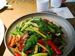 尖椒青蒜爆肥牛-清真·卡德尔大叔新疆主题餐厅(龙汇路店)