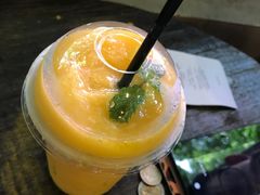 -莓园冰淇淋店