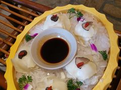 -老牌坊云南鱼豆花火锅(爱建店)