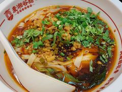 -呷佬·长沙手工米粉(金沙江路店)