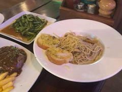 -Green Tree Rest. & Pub