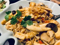 -大头虾越式风味餐厅(光明广场店)