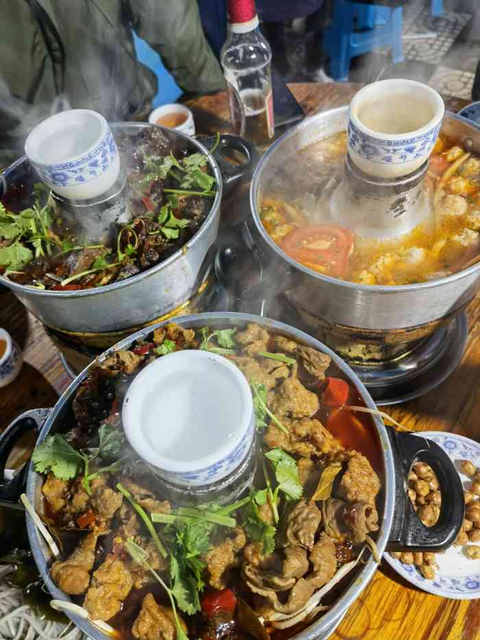 楼外楼小火锅-"附近好多吃的,这家排名很靠前就来了,在一.