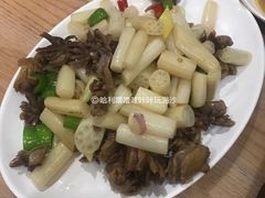 酸莲藕尖炒鸡肾-香港深井掂檔烧鹅茶餐厅(海韵城店)