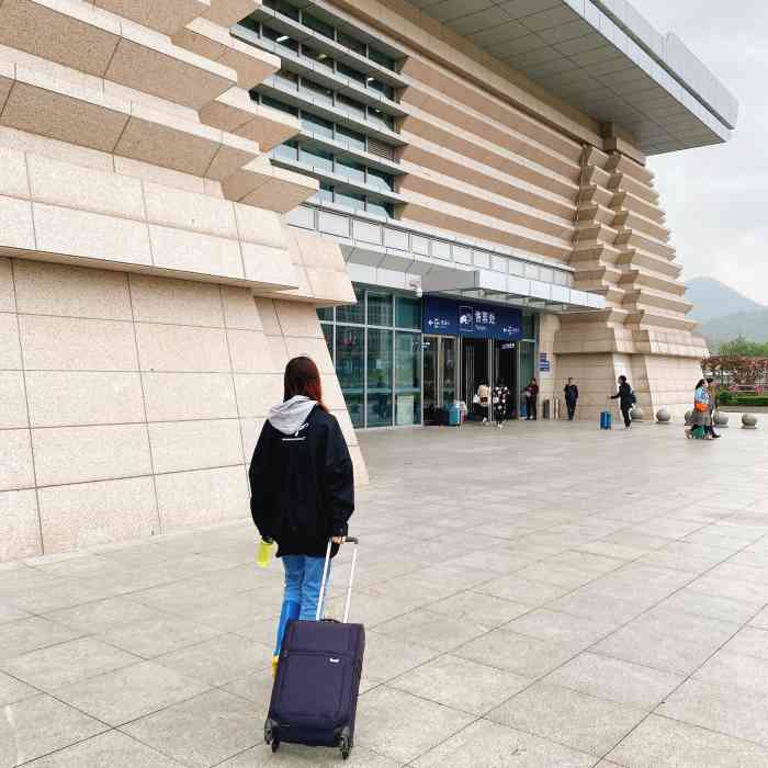 凯里城南客运站-"现在从贵阳到凯里由原来了几个小时,到现在.