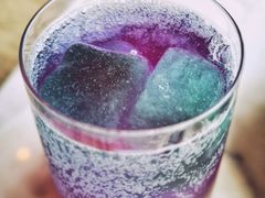 紫菠萝蝶豆花白茶气泡汁-The Rug Cafe(王府中环店)