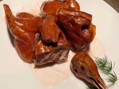 脆皮乳鸽-新荣记(BFC外滩金融中心店)