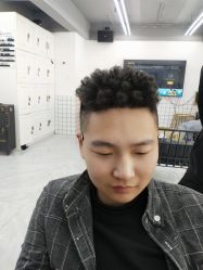 -宫铭烫发染发接发店
