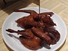招牌烤乳鸽-石岐佬中山菜馆(张溪店)