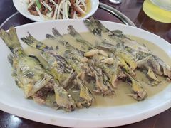 -丹水桥地锅鱼·翘嘴鲌·地方特色全鱼宴(丹江口大坝店)