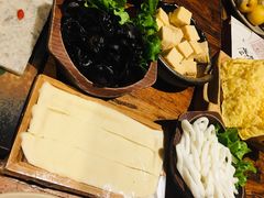 -老牌坊云南鱼豆花火锅(爱建店)