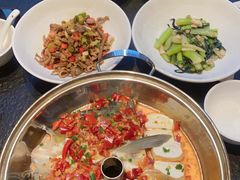 -鱼鲜饭香·招牌汽锅剁椒鱼头王