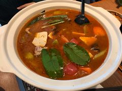 云南特色酸汤鱼-滇越乘象云南餐厅(次渠店)