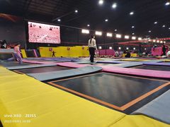 -嘿哟动霸CHUA·新潮玩运动娱乐中心·蹦床滑冰团建乐园