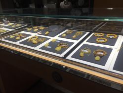 -北京七彩云南翡翠珠宝旗舰店(月坛店)