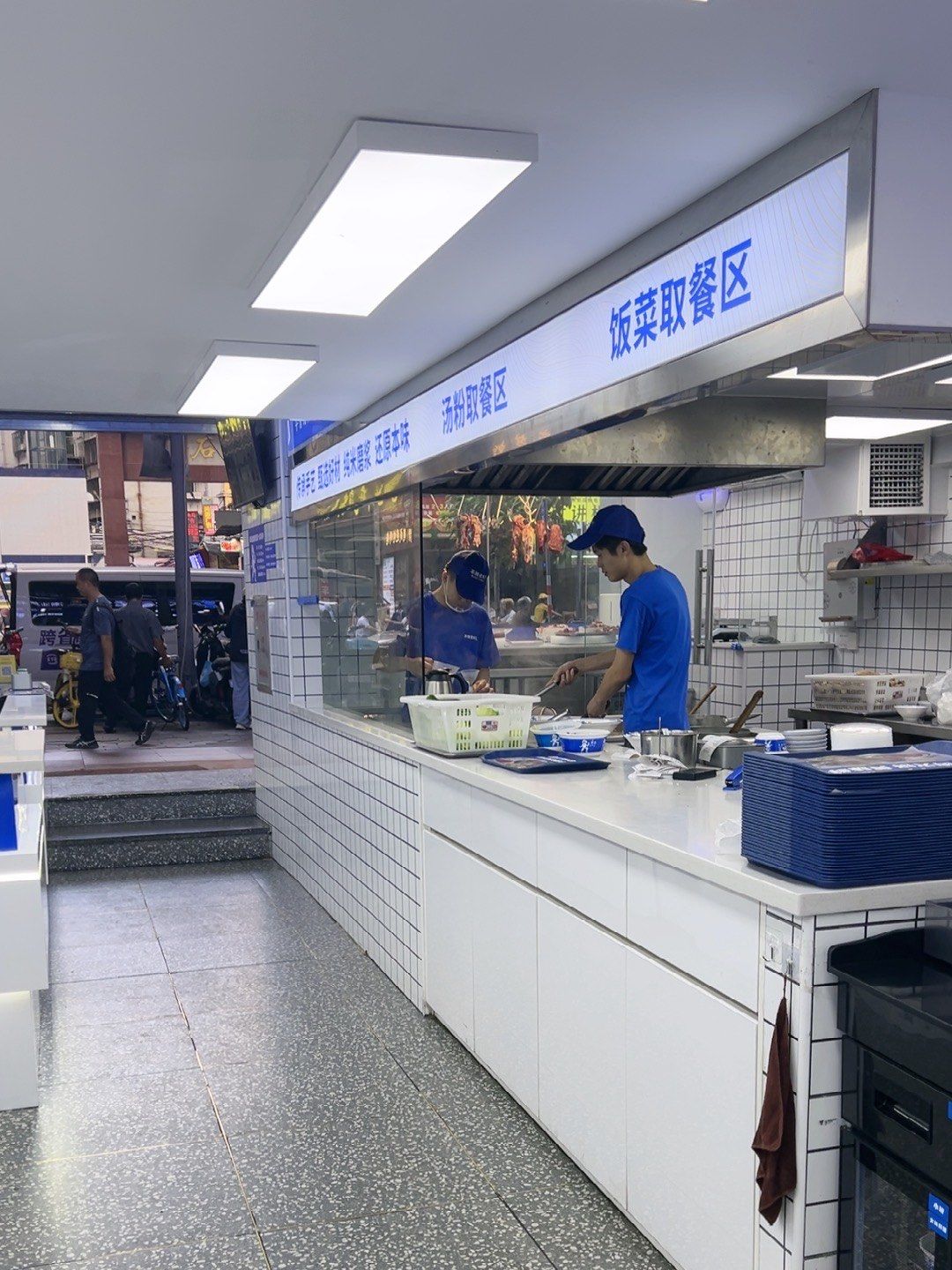 喜欢夏天吃汤粉的很适合来这里 不热!凉快!