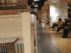 -新华里咖啡书吧(新华书店小寨店)