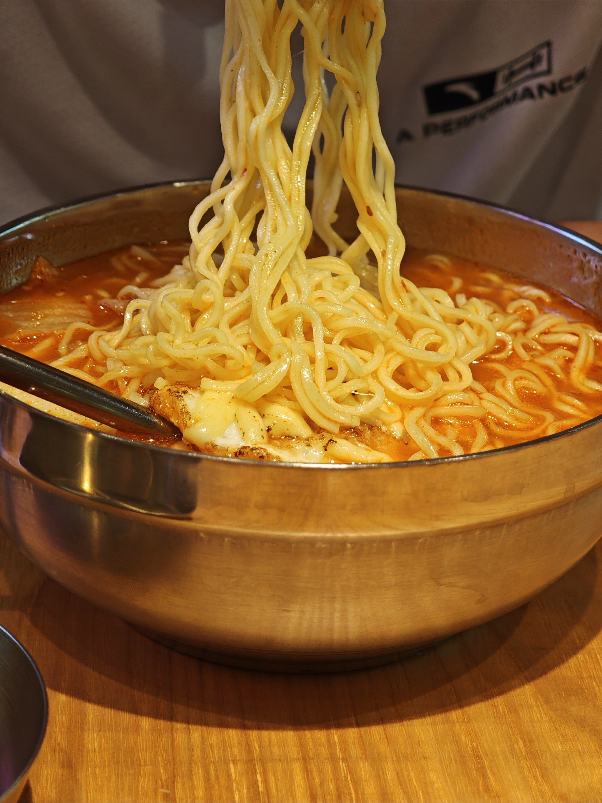 我们点的辛拉面,用普通泡面面饼忽悠我