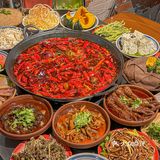 麦穗鱿鱼、荔枝芝士虾球、脆毛肚、鸭血都可以必眼点