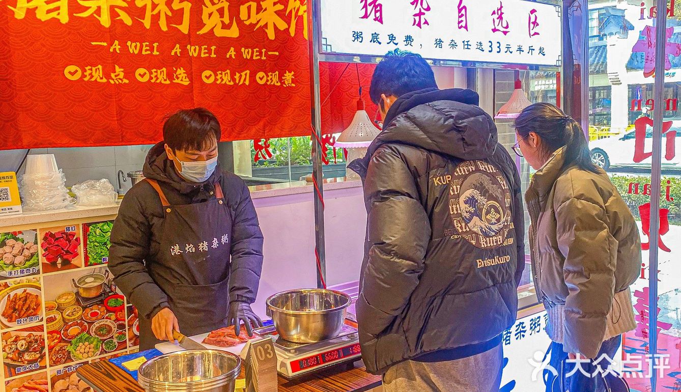 藏在倒闭商城边上的宝藏美食店