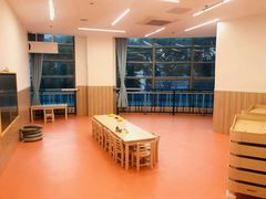 -小门牙好性格托育(北外滩中心)