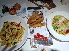 -阿瓦山寨·湘菜现炒·剁椒鱼头王(咸阳总店)