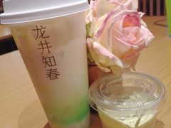 龙井知春轻乳茶-奈雪的茶(大连新玛特店)