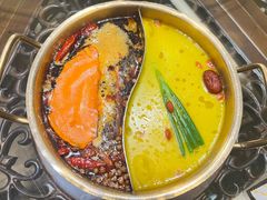 鸳鸯锅品-小天鹅火锅·一线江景洪鼎旗舰店(洪崖洞店)