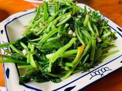 -临江餐馆二楼美食部落