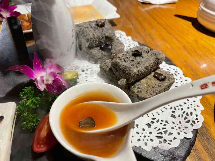 食方缘·素食(五羊别墅店"别墅改建成的素食馆,进门一个小花园,菜色