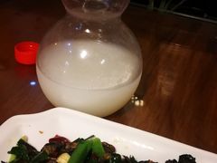 -临江餐馆二楼美食部落