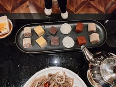 京六件-皇城根北京风味主题餐厅(永旺梦乐城店)