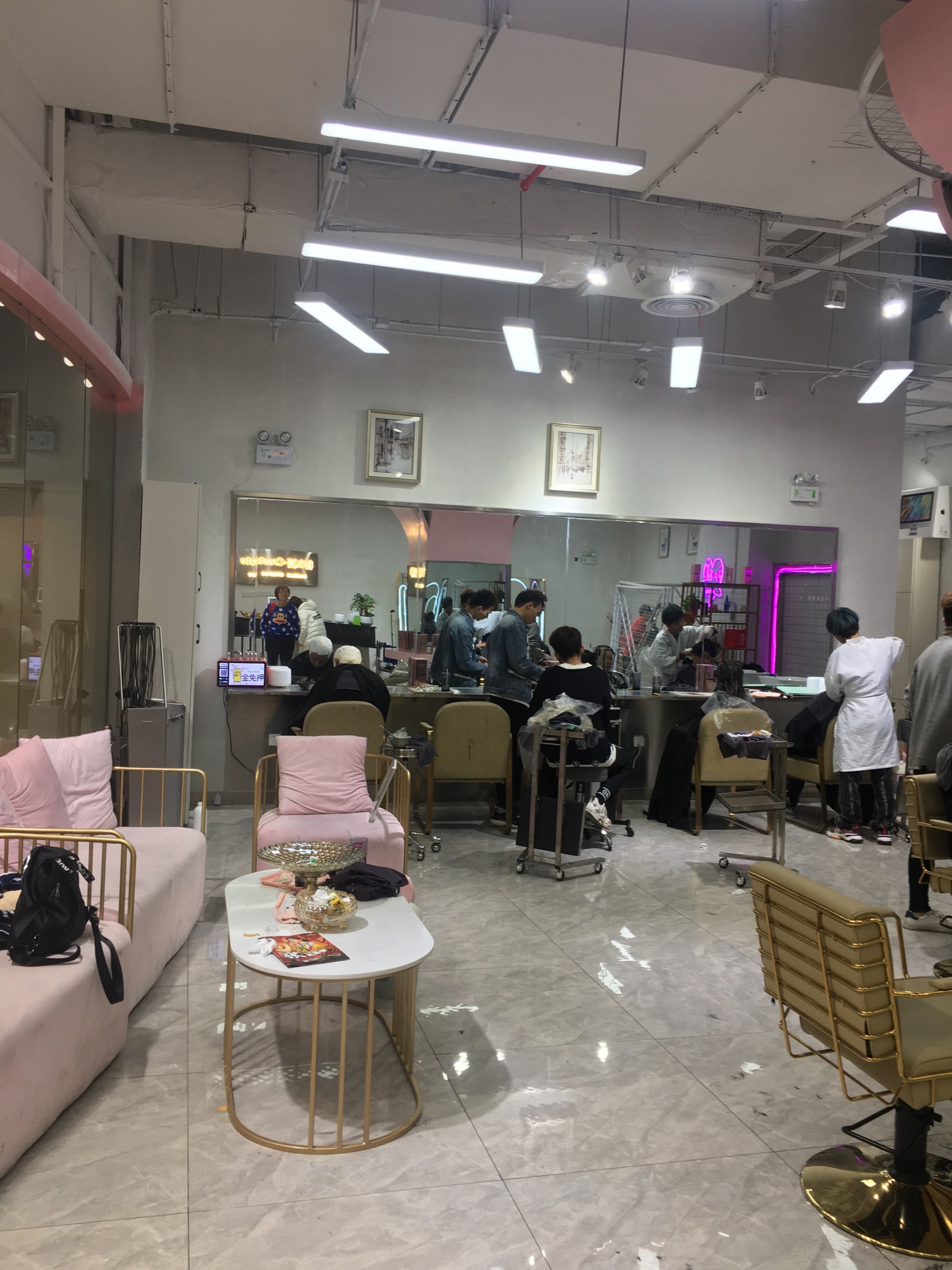 成都哪里有尊龙凯时- 尊龙凯时官方网站- 尊龙凯时APP下载发型师培训的课程？
