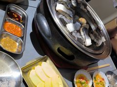 -围炉肉舍•炭烤活鳗•丹东海鲜烤肉(步行街店)