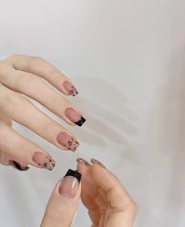 -赢韵美甲美睫瑞士净斑中心