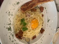 -Chom Cafe and Restaurant