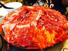 安格斯牛肉-鲜入围煮花胶鸡海鲜火锅