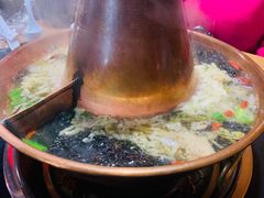 -果松木炭酸菜铜火锅·外婆参鸡汤