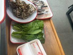 -毛辣果·贵州红酸汤牛肉火锅(西单店)