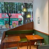中国邮政开的咖啡店可盖各种纪念章甜点点了抹茶和北海道冰淇淋