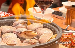 Stoneware Steamed Clams