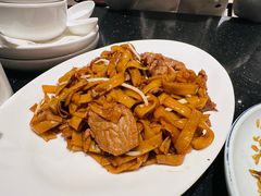 牛肉炒河粉-新旺茶餐厅•早餐(迪士尼小镇店)