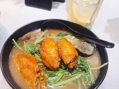 芫茜皮蛋汤底鸡翅通粉-华嫂冰室(尖沙咀店)