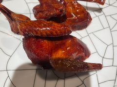 脆皮乳鸽-荣轩(新荣记环球金融中心店)
