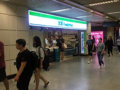-全家便利店(上海南站站店)
