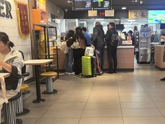 -麦当劳(上海虹桥站30B检票口楼上)