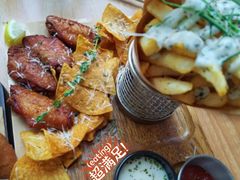 招牌小食拼盘松露薯条-Mark&Mars Restaurant